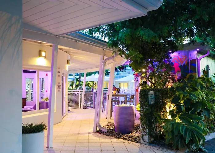 Orchid Key Inn - Adults Only